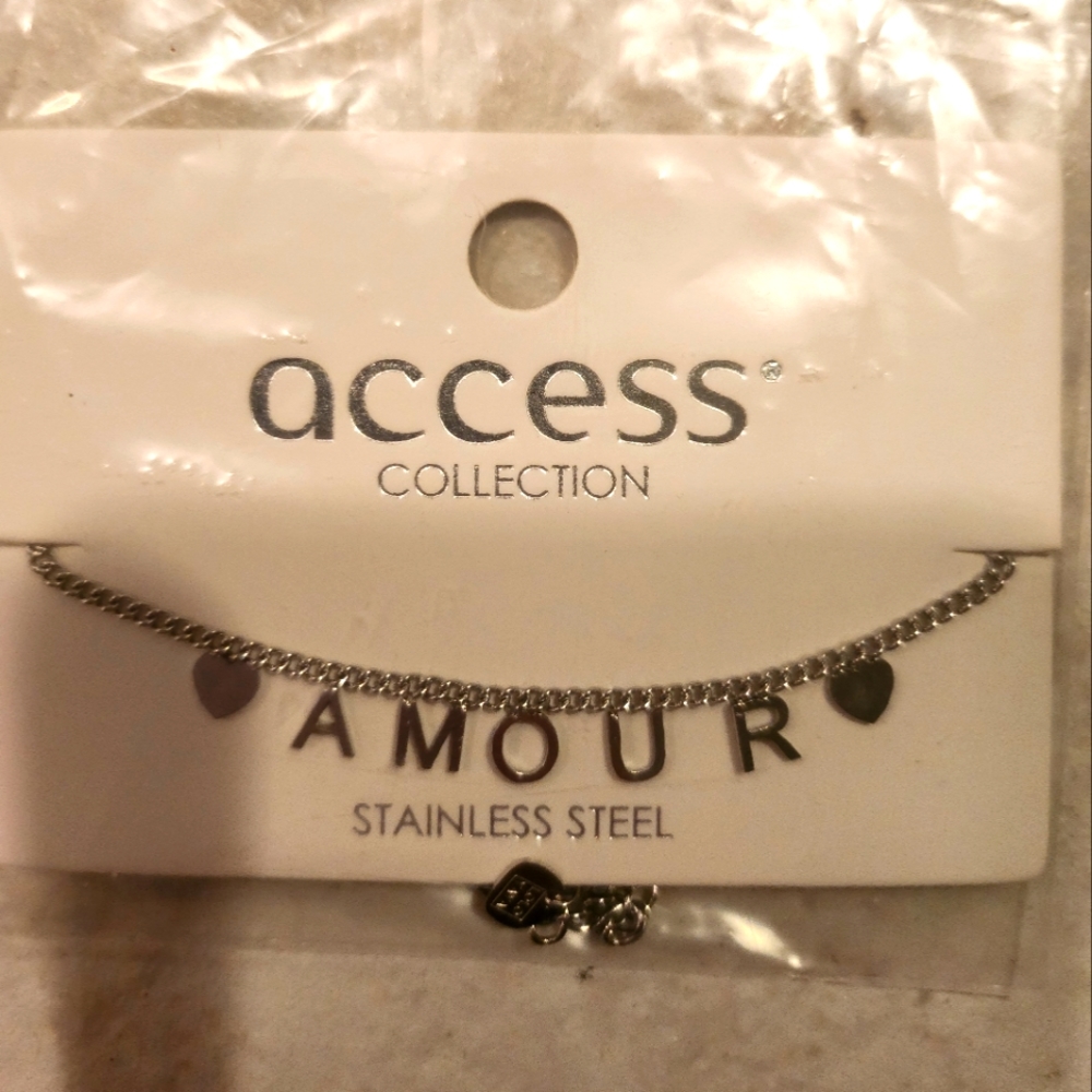 Woman's costume jewelry bracelet